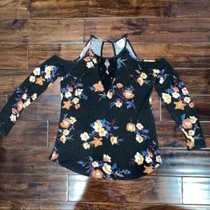 Daytrip Long Sleeved Lace V-Neck Open Shoulder